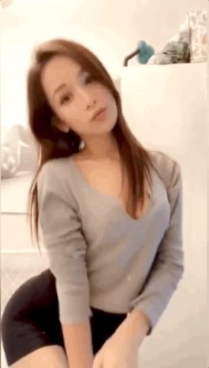 asain teen shaking some ass