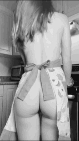 BriannaBrie on Reddit showing ass in apron in kitchen bending over