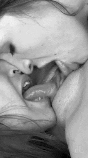 dL — pussy vs two tongues