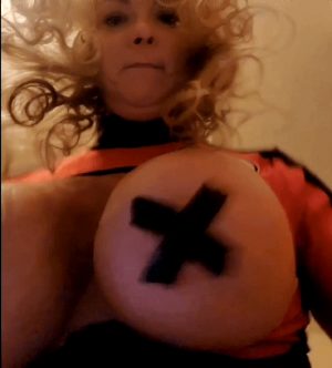 Sexxxy blonde big bouncing boobs hanging 4 u